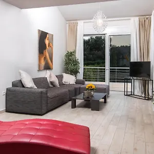 ספר כאן